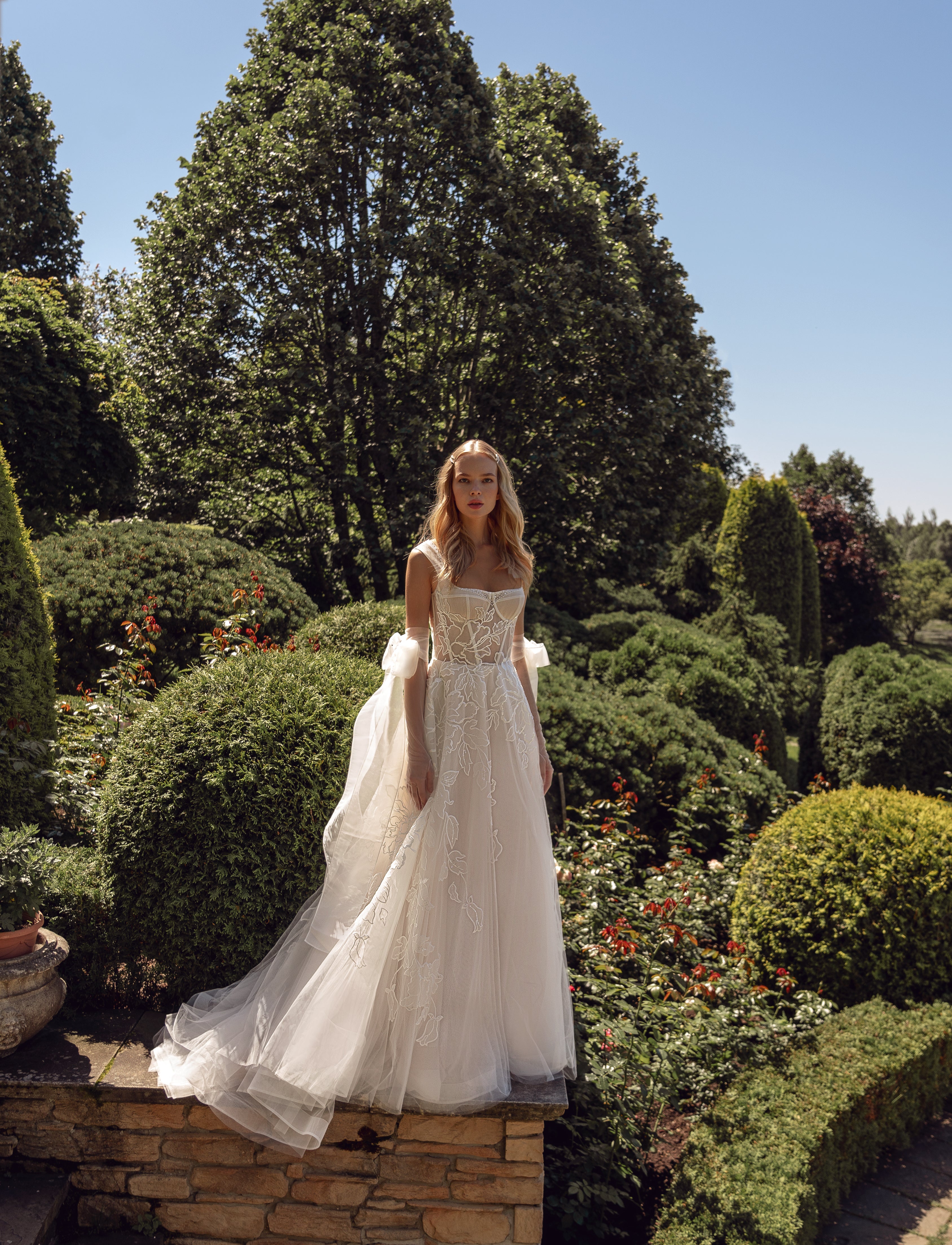 ALINE Flower Lace Bridal Gown S / A-line