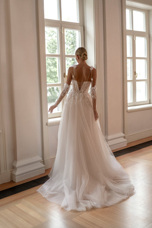 ERA ziedu mežģīņu kāzu kleita