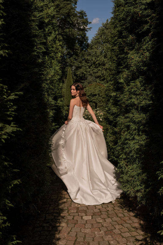 IMPERIA Elegant satin wedding dress