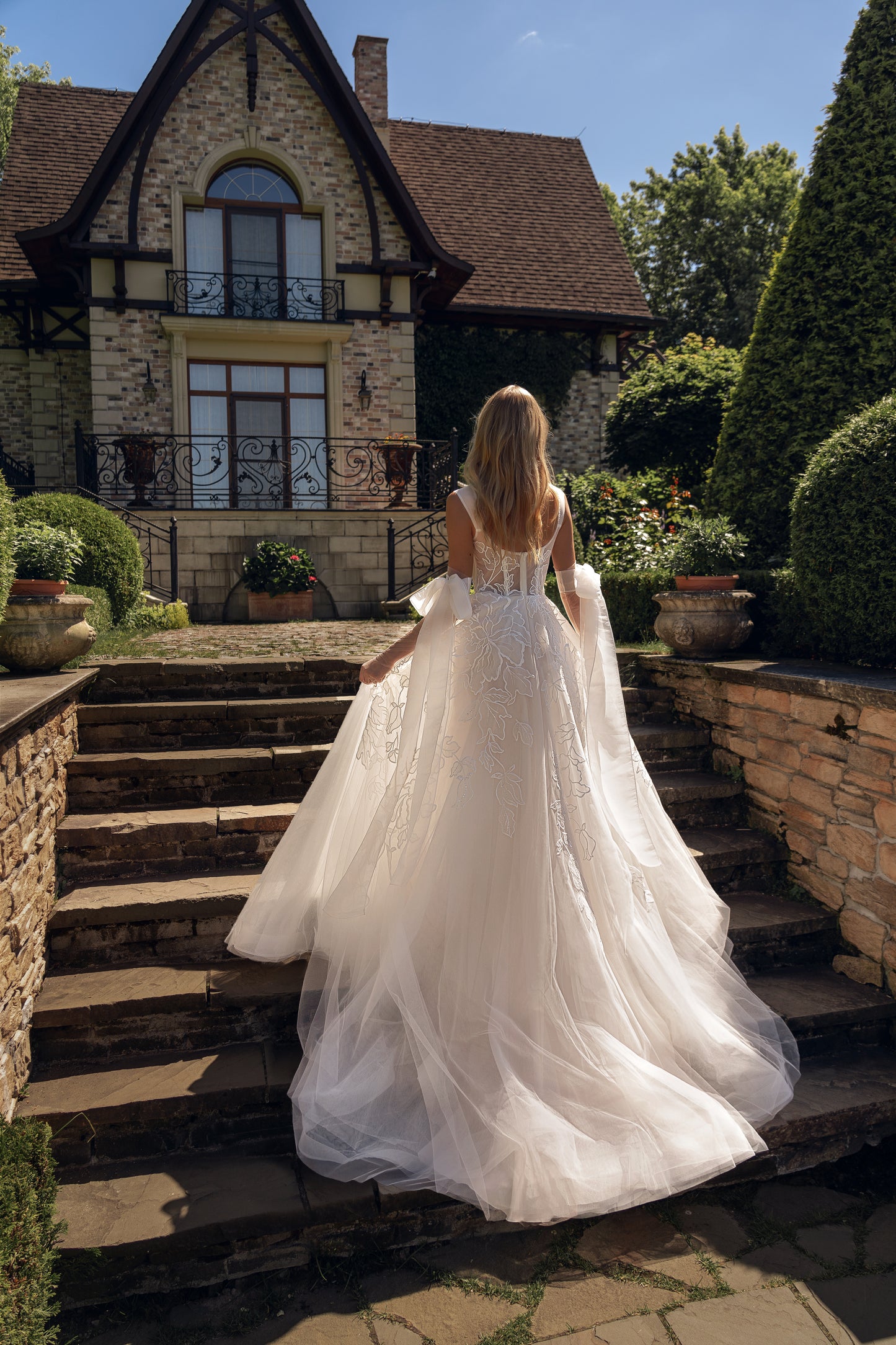 ALINE- Flower Lace Bridal Gown