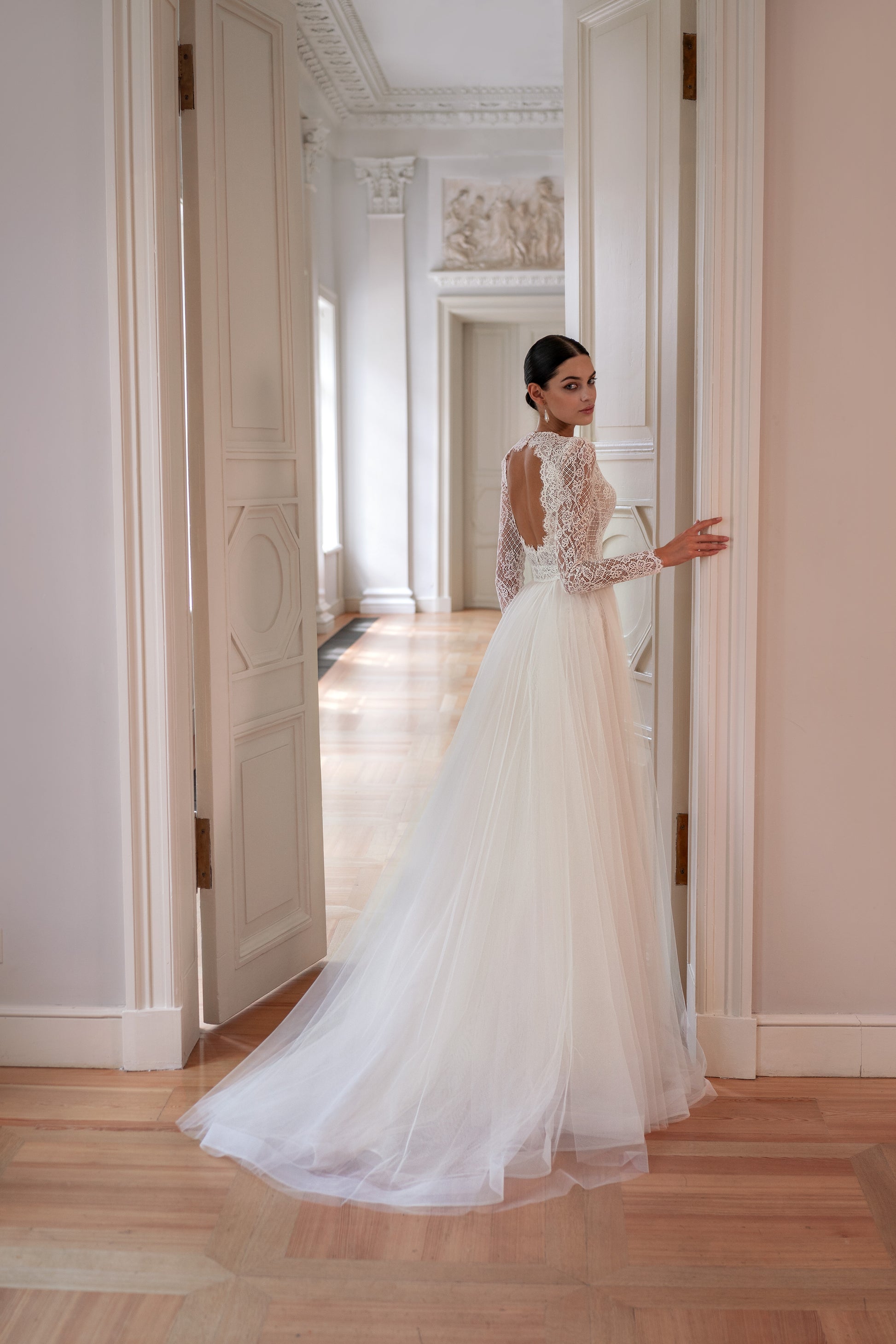 DIDIAN Modern Lace Wedding Dress FIORE DIDIAN Modern Lace Wedding Dress FIORE