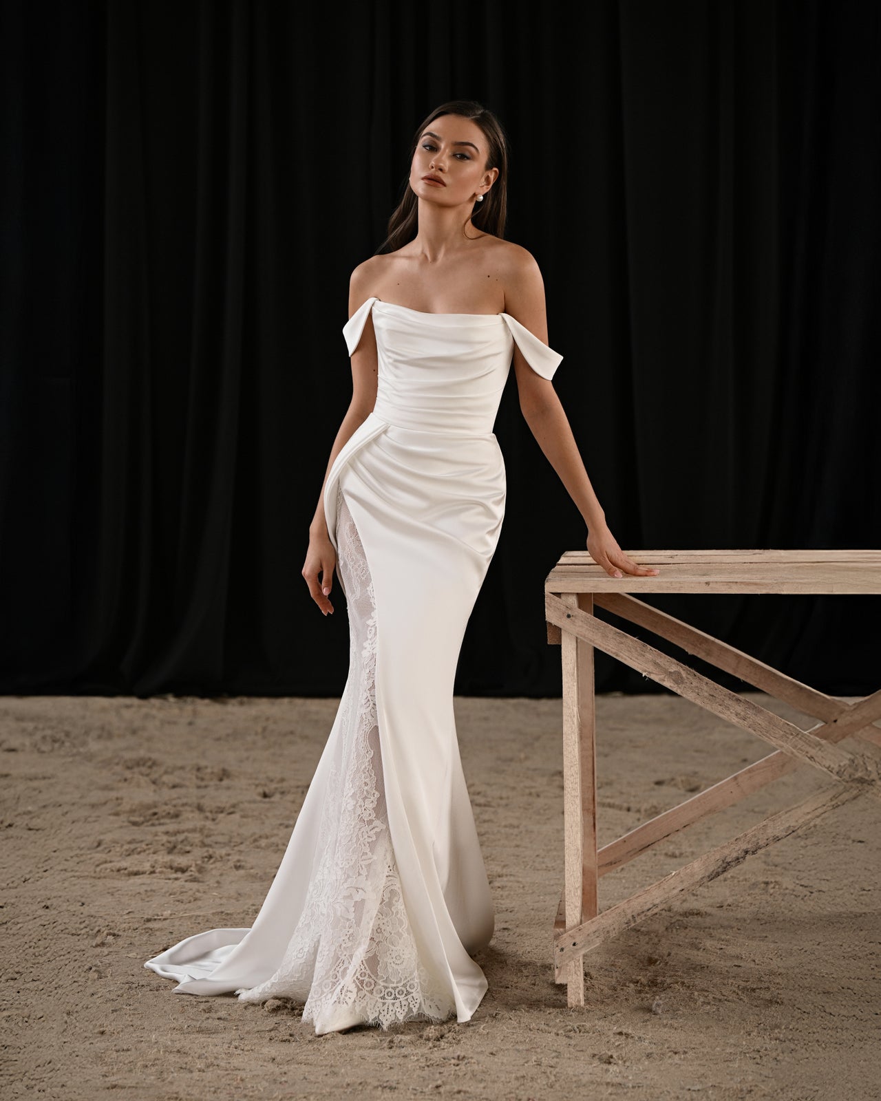 ELONZ Draped Off-Shoulder Lace Gown S