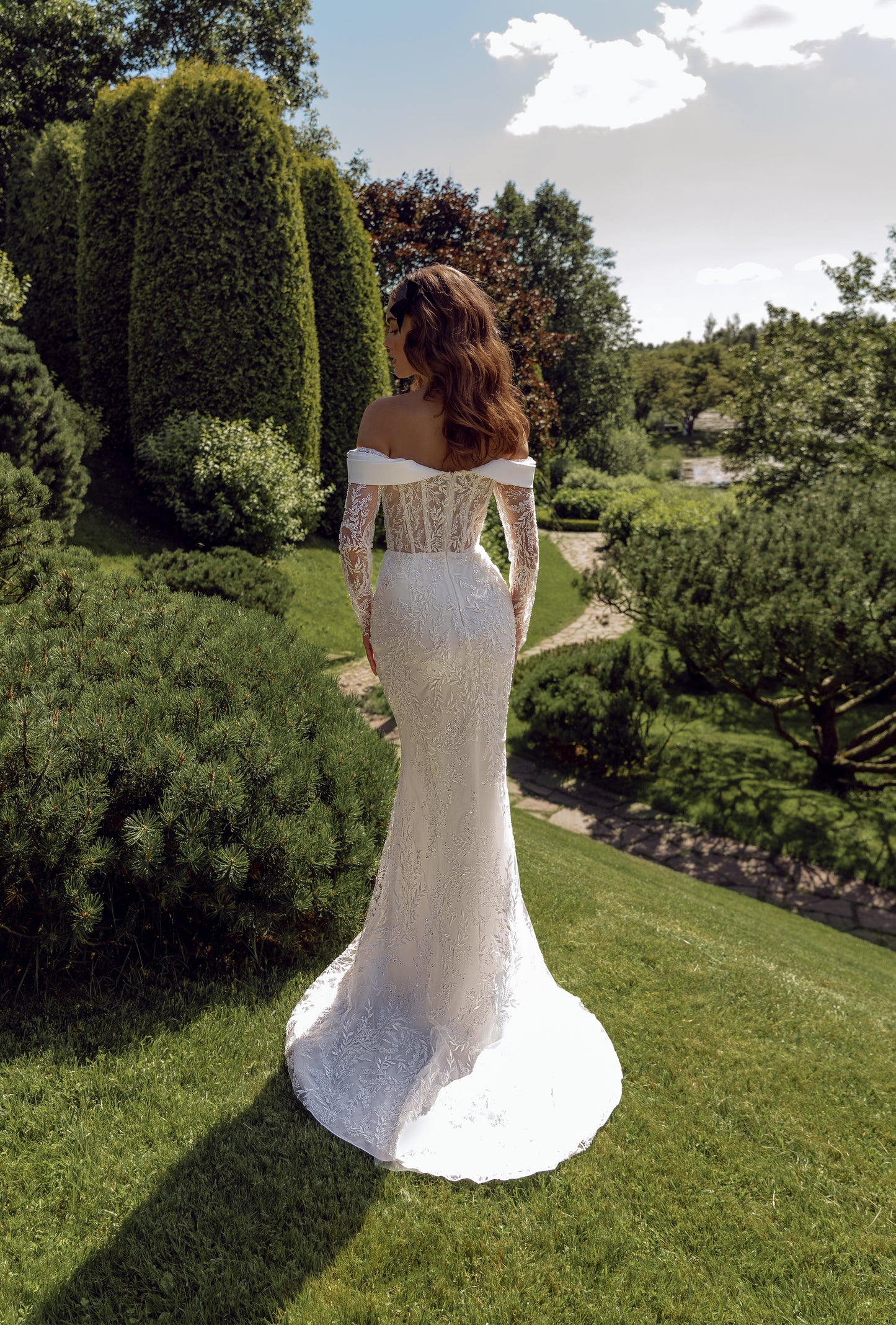 KIMBERLY- Modern Lace Wedding Dress