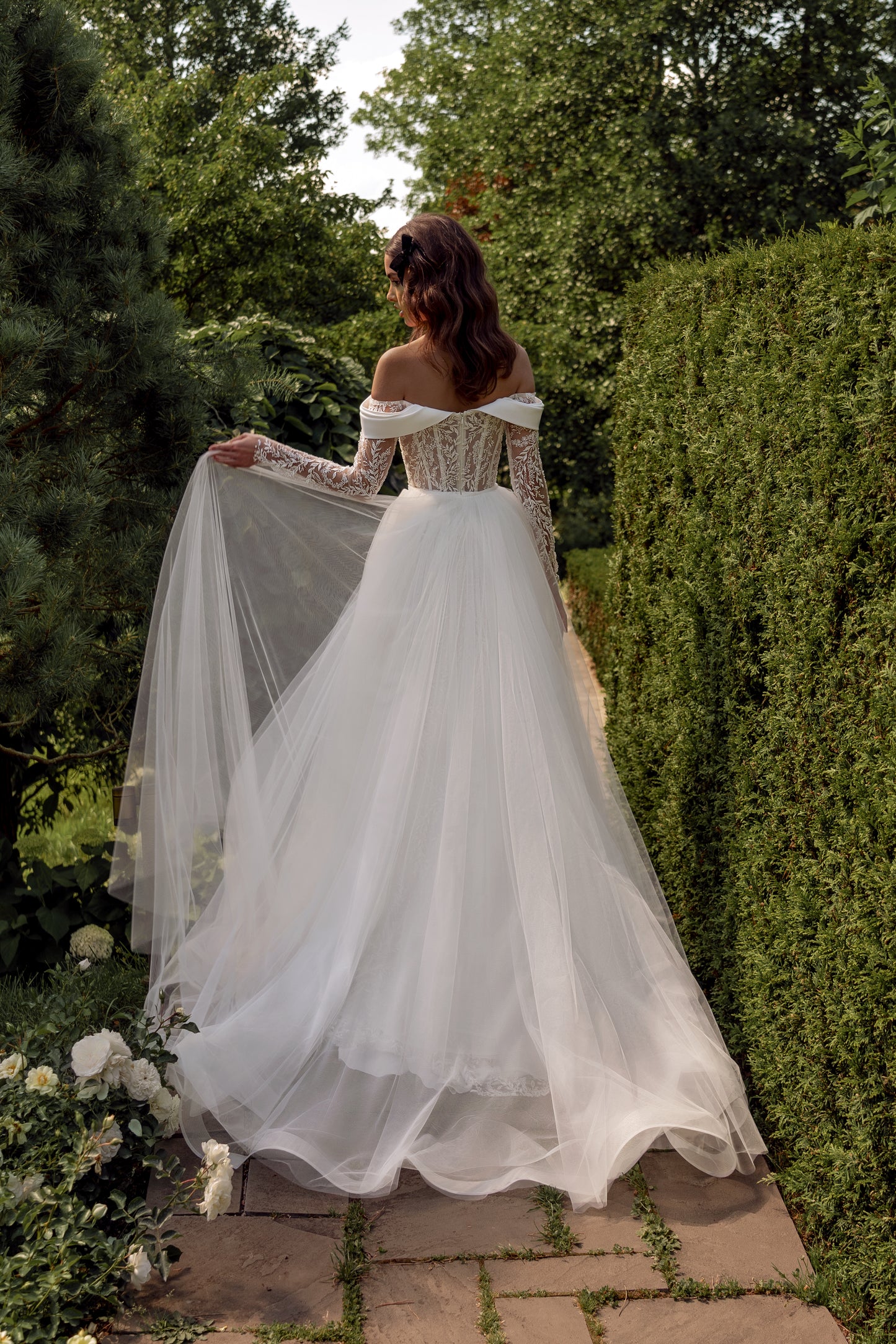 KIMBERLY- Modern Lace Wedding Dress