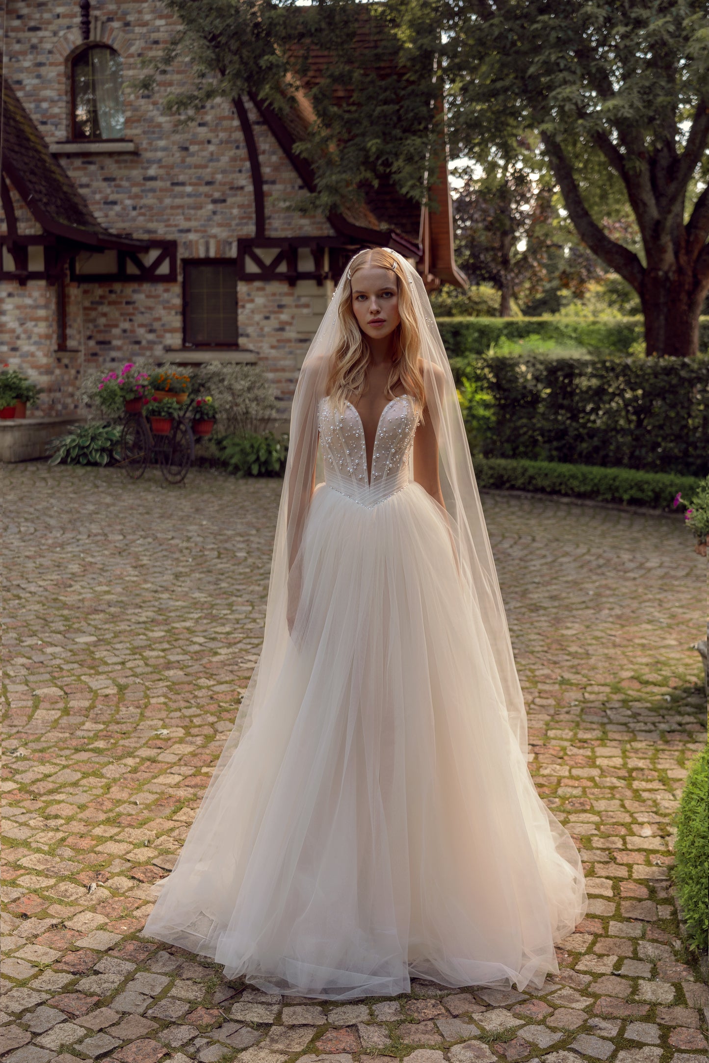 LEYSARA- Pearl wedding dress