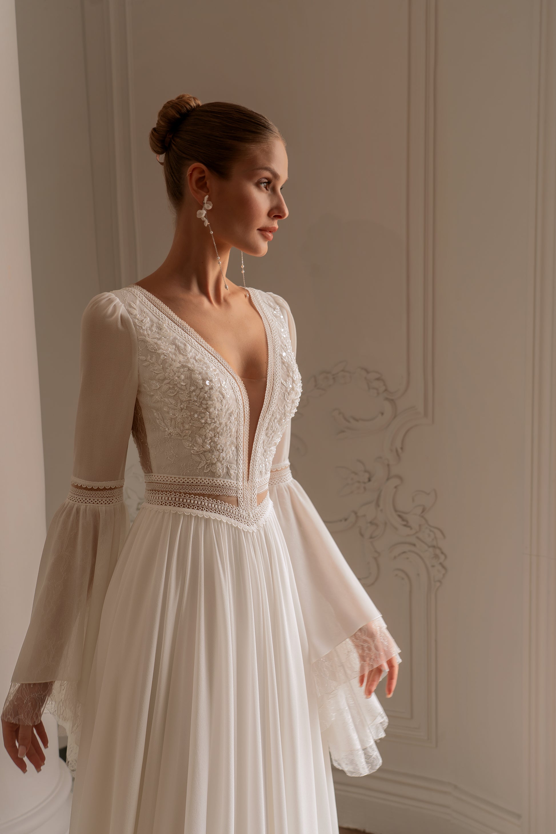 RAFFA Bohemian Lace Long Sleeve Wedding Dress L / A-line