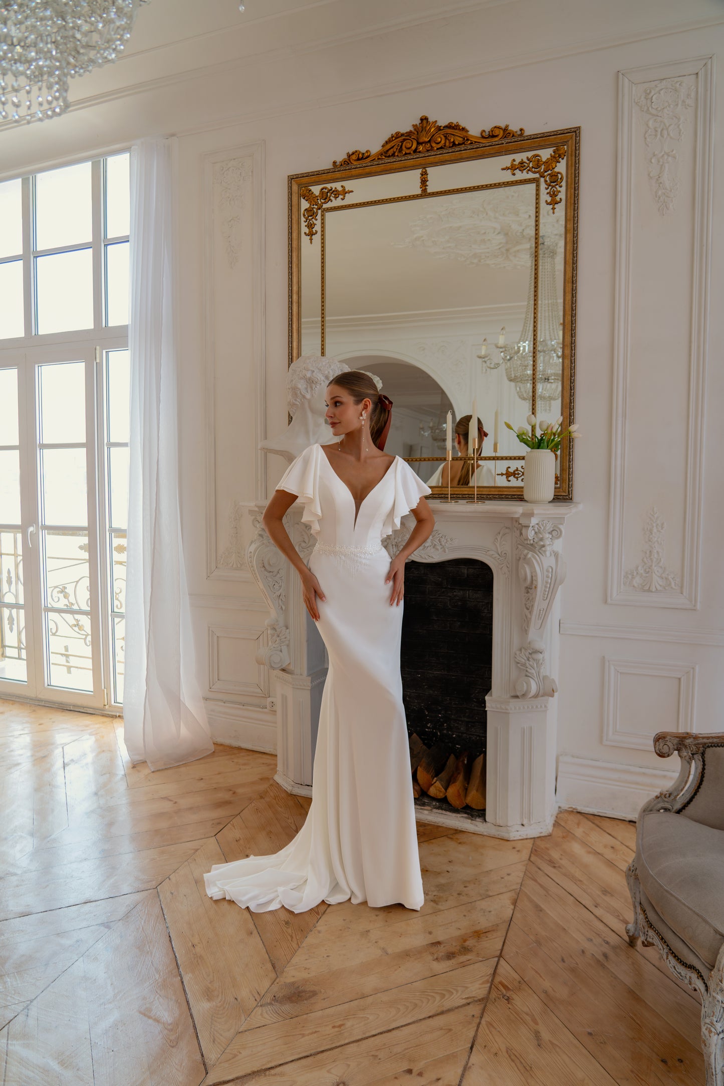 TRINNI Minimalist Flutter Sleeve Wedding Dress M / Mermaid