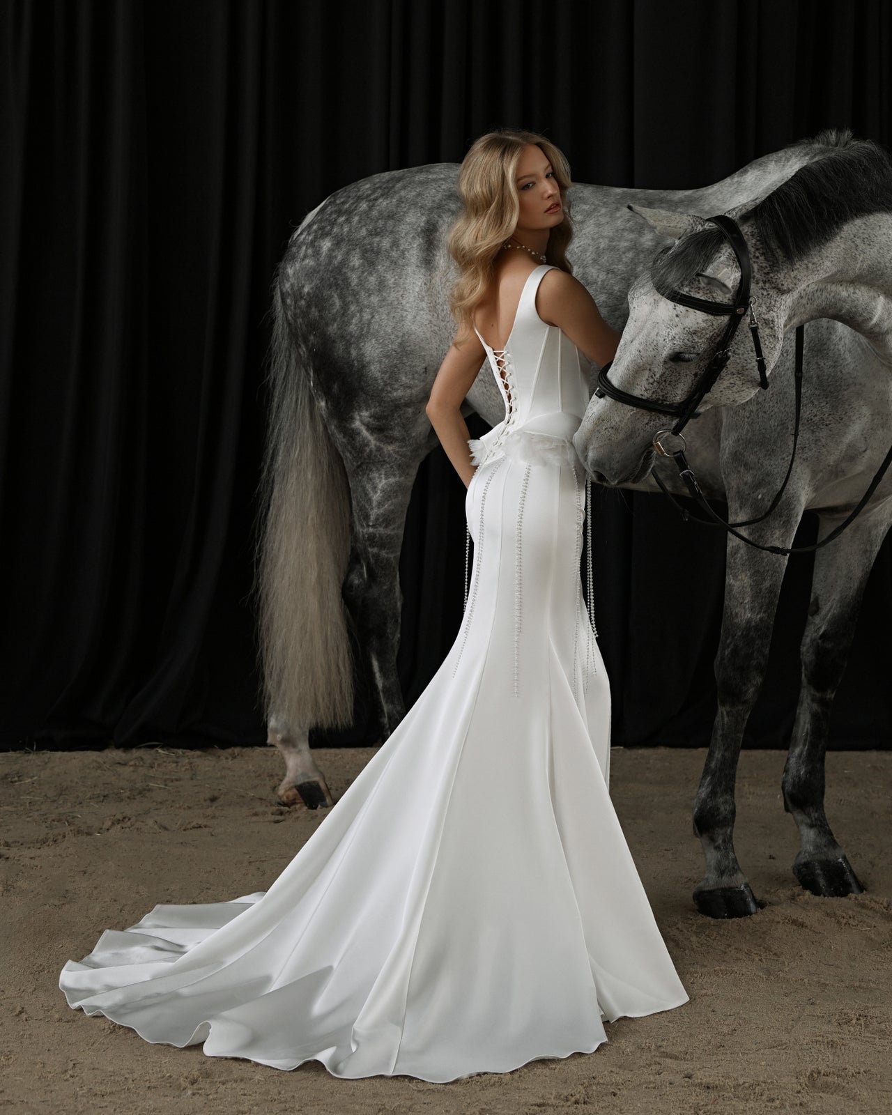 LEONA Moderna satīna kāzu kleita